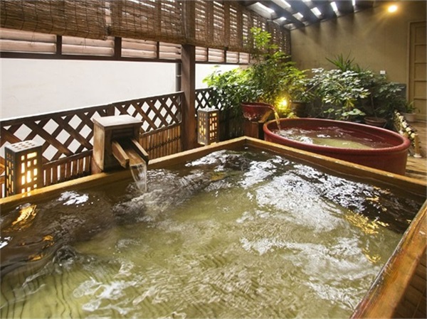 空氣能應(yīng)用洗浴行業(yè)技術(shù)優(yōu)勢(shì)_南山暖氣片官網(wǎng)