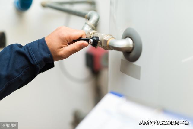 空氣能熱水器安裝詳解_四季沐歌太陽(yáng)能熱水器維修電話