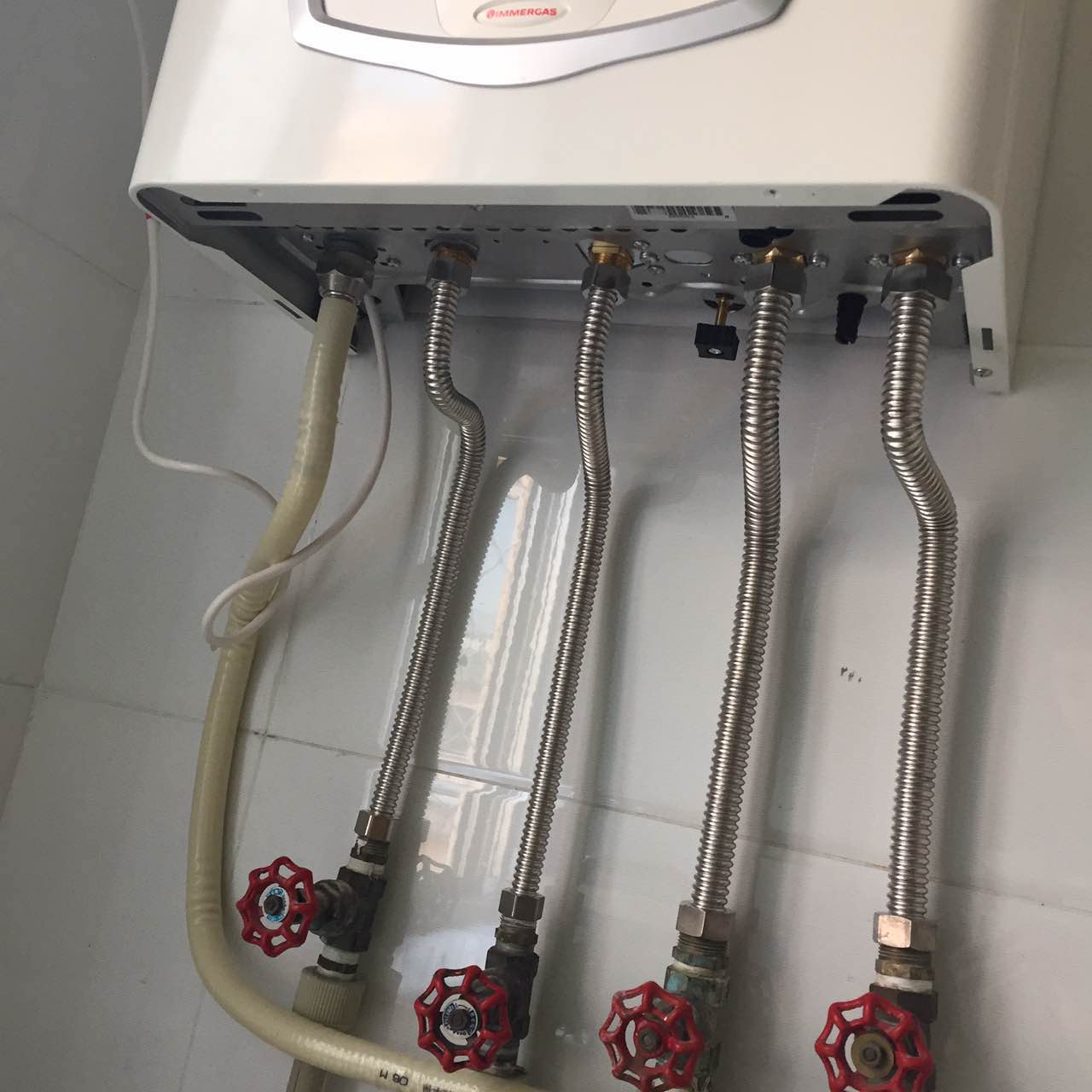依瑪壁掛爐水壓控制在多少合適？_一洲壁掛爐