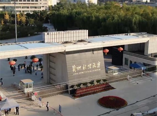 學(xué)校專(zhuān)用空氣能熱泵熱水工程,學(xué)校熱泵熱水系統(tǒng)工程推薦_沃德空氣能