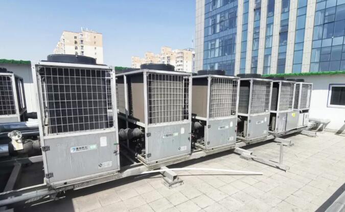 “煤改電”熱風(fēng)機(jī)不舒適？建議推廣熱泵結(jié)合熱水采暖末端_空氣能熱泵供暖系統(tǒng)價格表