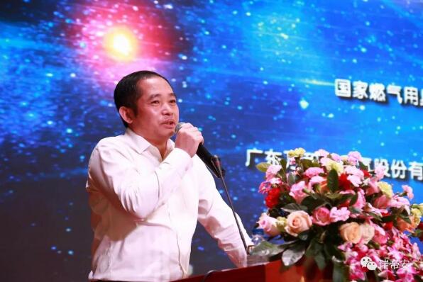 記壁掛爐行業(yè)達(dá)人李偉：心無(wú)旁騖 一生只做一件事_壁掛爐怎么安裝視頻