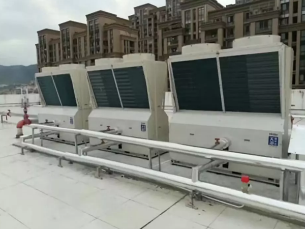 空氣源熱泵、油鍋爐、天然氣、電鍋爐對(duì)比商用熱水誰最節(jié)能？_芬尼空氣能是什么原理