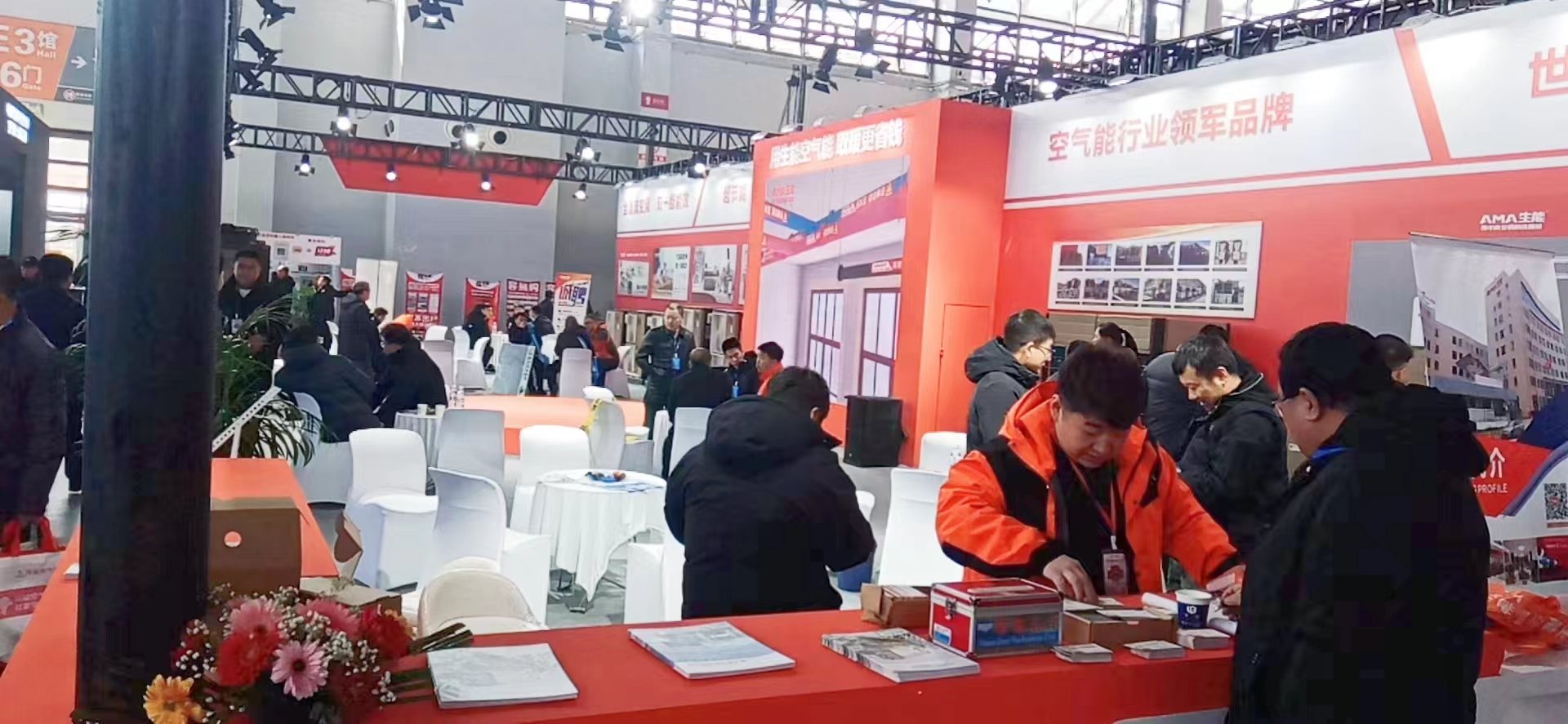 生能空氣能閃耀沈陽(yáng)清潔能源展！東北極寒地區(qū)專屬空氣能機(jī)組震撼亮相！_維修空氣能聯(lián)系電話