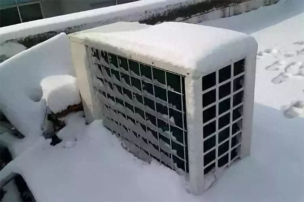 空氣源熱泵采暖機組結(jié)霜了怎么辦？_空氣能制暖的原理