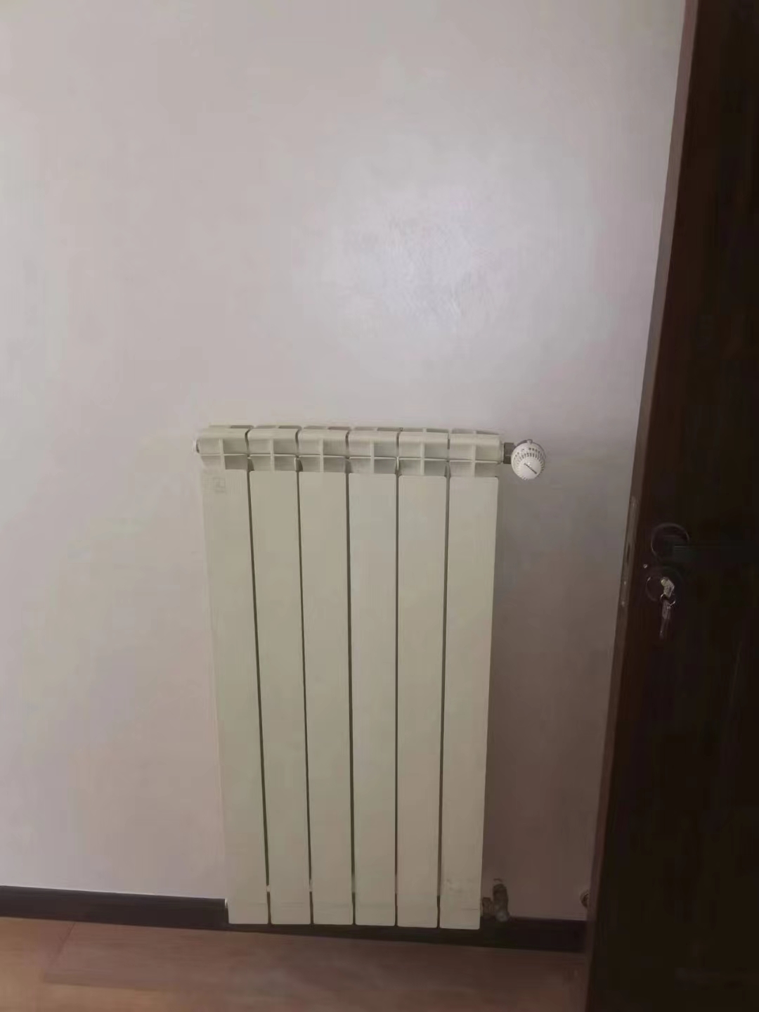 裝修時(shí)，暖氣片是明裝還是暗裝_暖如家網(wǎng)