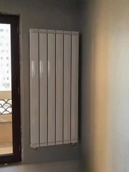 安裝散熱效率高的暖氣片時(shí)需要注意哪些細(xì)節(jié)？_暖如家網(wǎng)