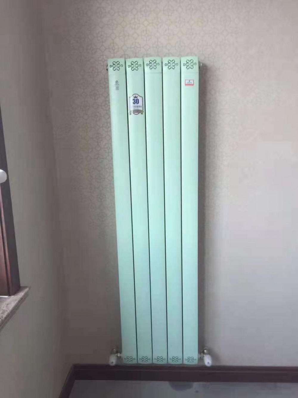 暖氣片為什么要安裝在窗戶下面？_暖如家網(wǎng)