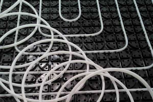 家用地暖設備，水地暖和電地暖哪種更合適？_暖如家網